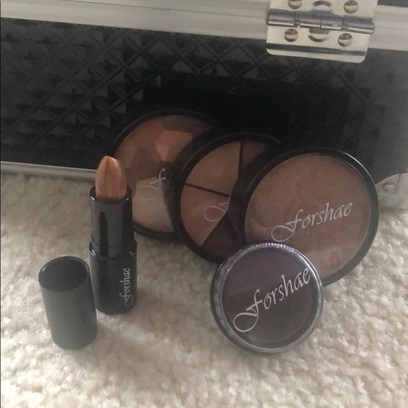 Makeup - Picture 2 of 3